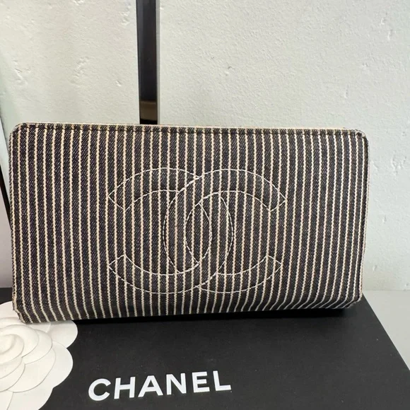 Chanel canvas pinstriped CC Wallet - Picture 2 of 8